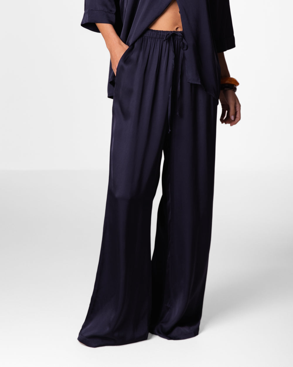 Nora Drawstring Satin Pants | Navy – JAKI