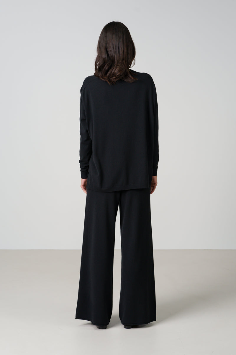 Layla V Neck Sweater | Black | Fine Knit